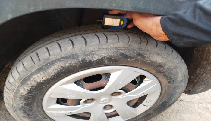 2017 Renault Kwid RXT 0.8, Petrol, Manual, 1,56,148 km, tyre