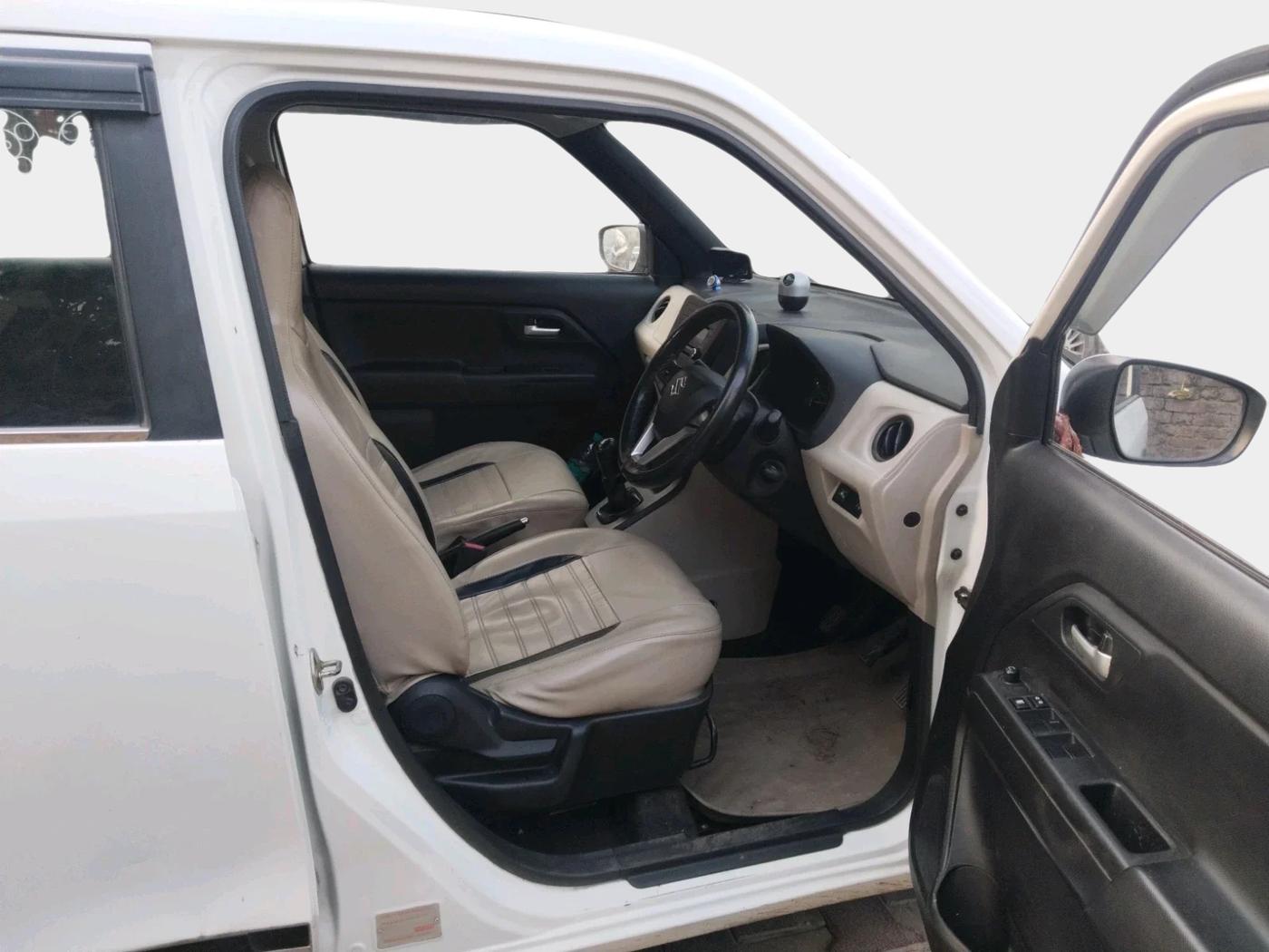 2019 Maruti New Wagon-R VXI 1.2, Petrol, Manual, 299 km, interior