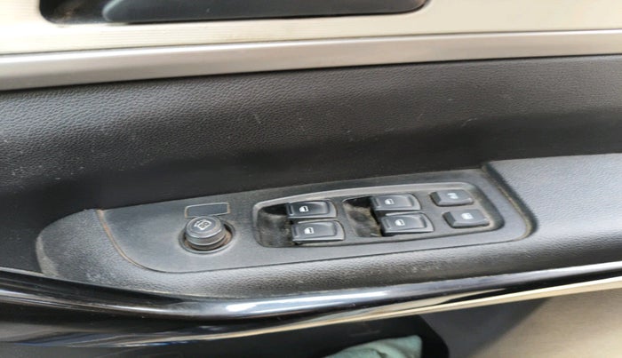 2023 Mahindra XUV700 AX 5 D AT 5 STR, Diesel, Automatic, 1,50,491 km, interior