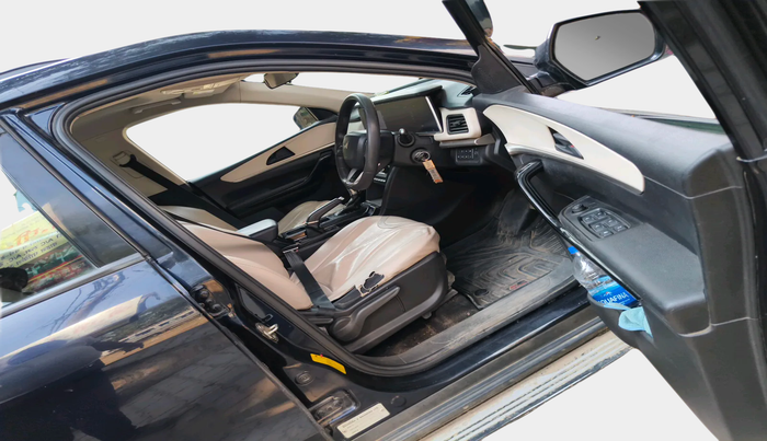 2023 Mahindra XUV700 AX 5 D AT 5 STR, Diesel, Automatic, 1,50,491 km, interior