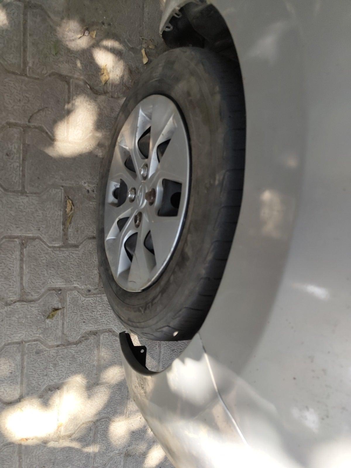 2016 Hyundai Xcent S 1.2, Petrol, Manual, 56,537 km, tyre