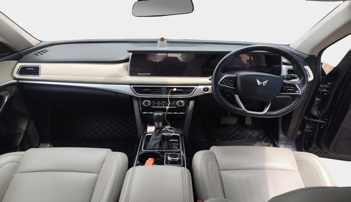 2022 Mahindra XUV700 AX 7 LUXURY D AWD AT 7 STR, Diesel, Automatic, 1,31,508 km, interior