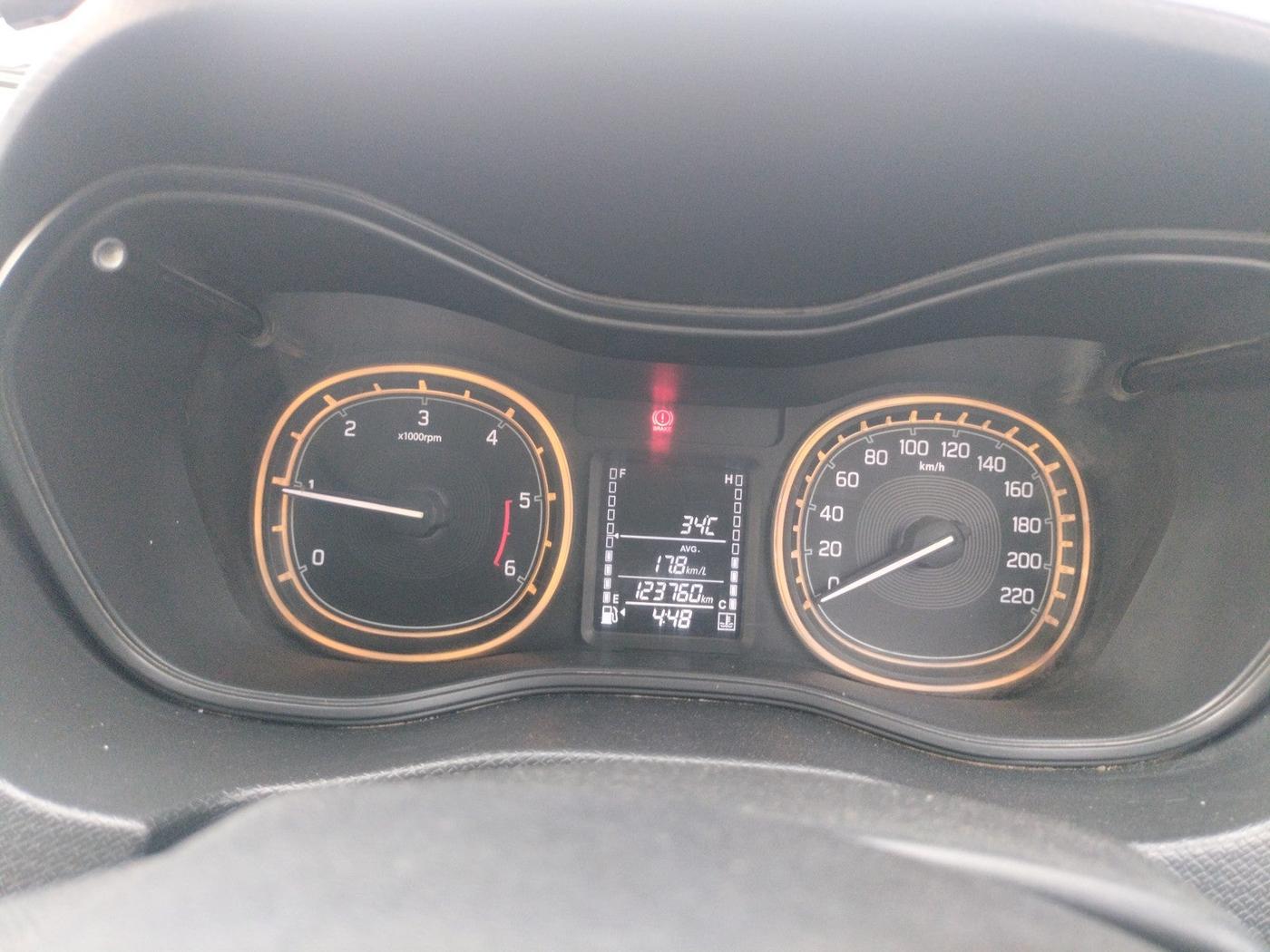 2016 Maruti Vitara Brezza ZDI PLUS, Diesel, Manual, 1,24,020 km, interior
