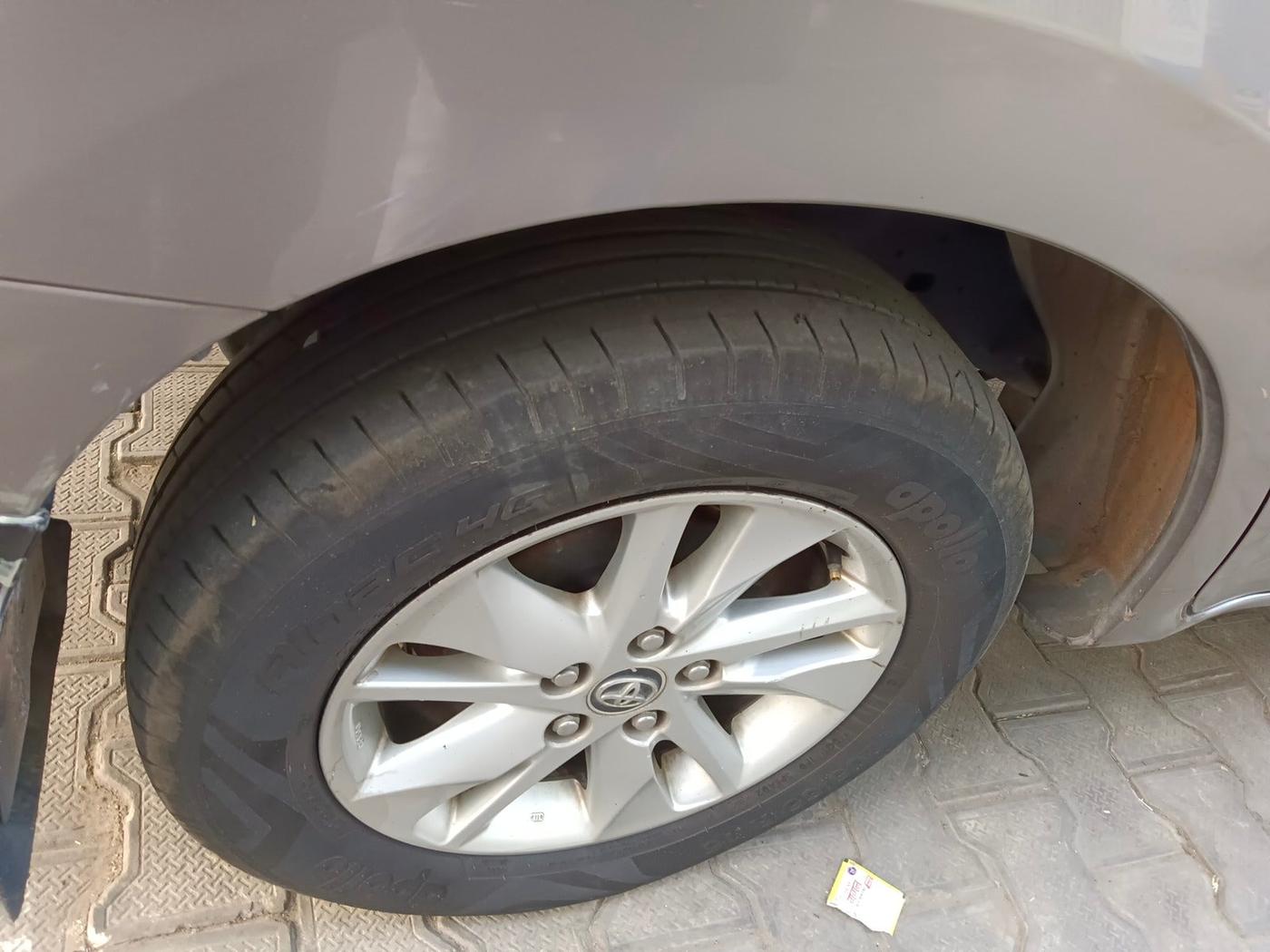 2016 Toyota Innova Crysta 2.4 VX 7 STR, Diesel, Manual, 94,342 km, tyre