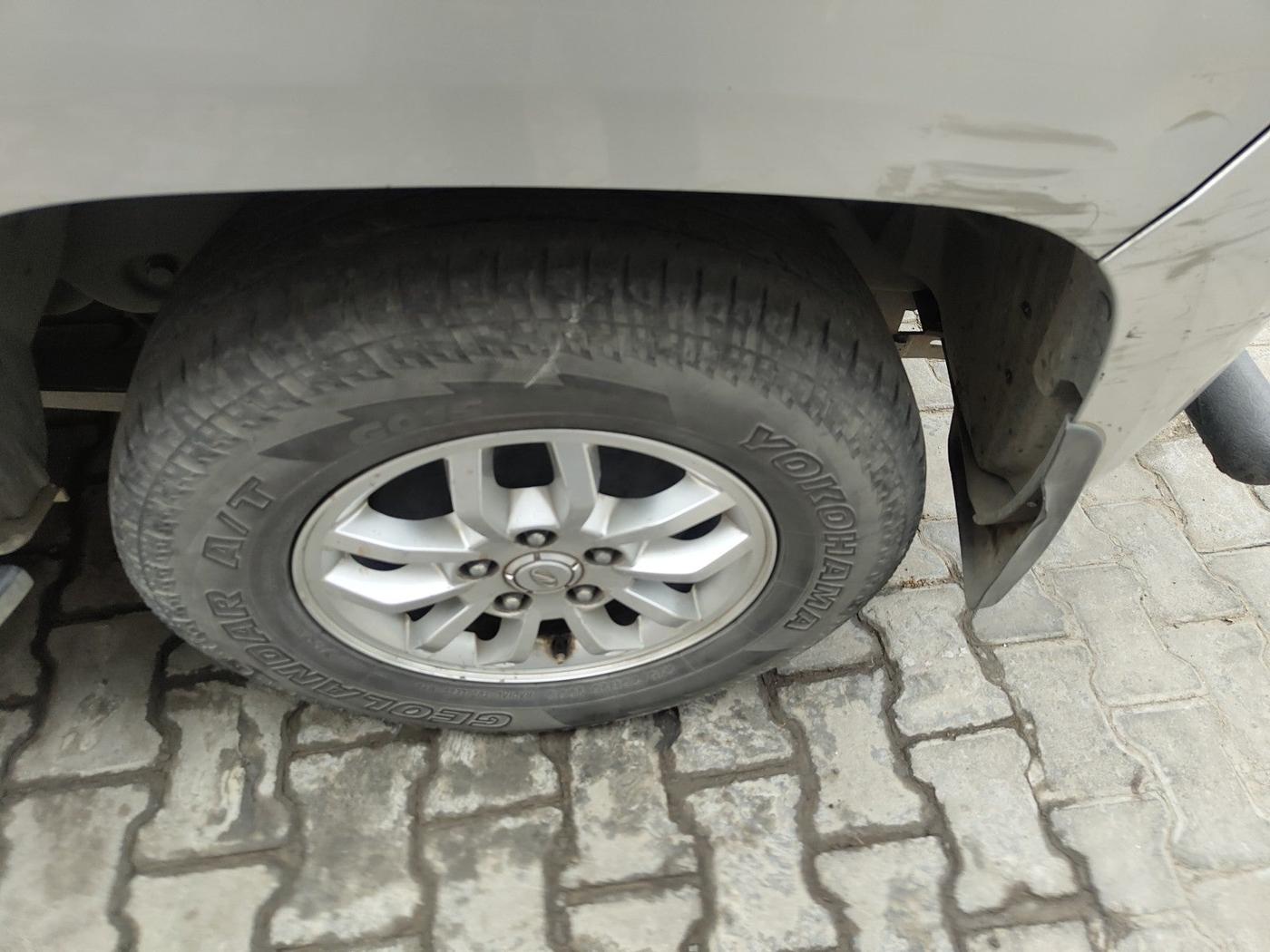 2018 Mahindra TUV300 T8, Diesel, Manual, 97,325 km, tyre