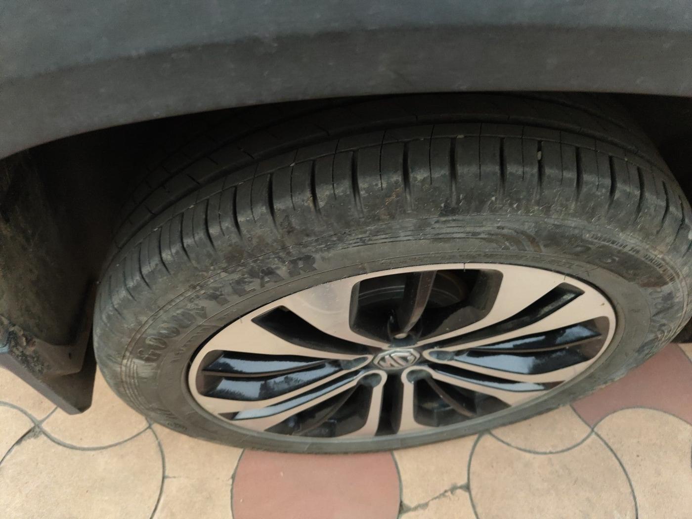 2022 MG HECTOR SMART 1.5 PETROL CVT, Petrol, Automatic, 20,263 km, tyre
