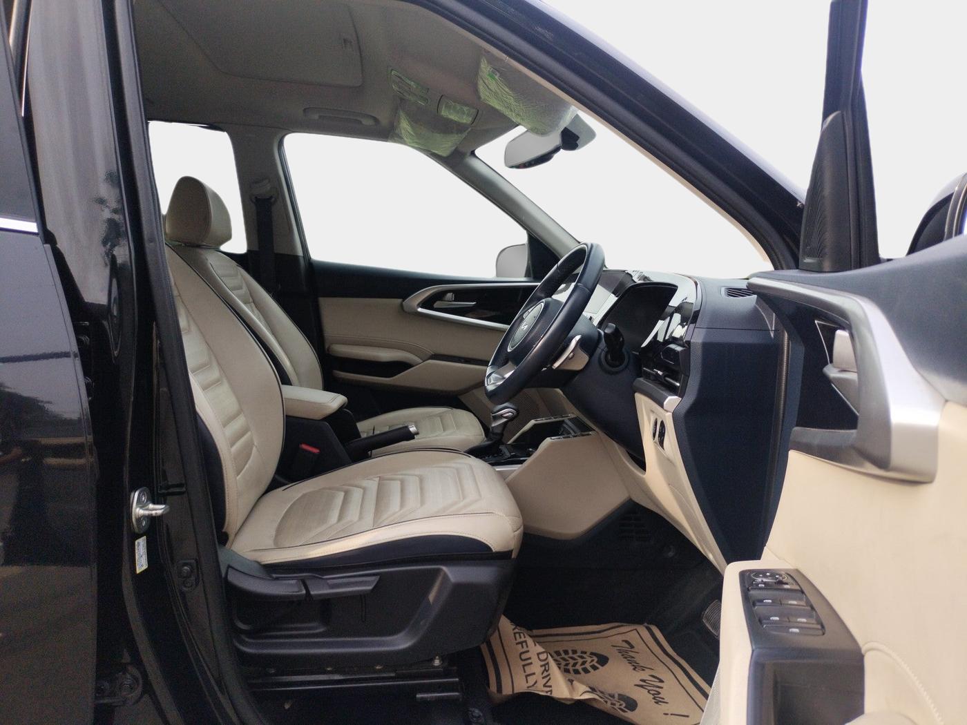 2023 KIA CARENS LUXURY PLUS 1.5 PETROL DCT 7 STR, Petrol, Automatic, 22,593 km, interior