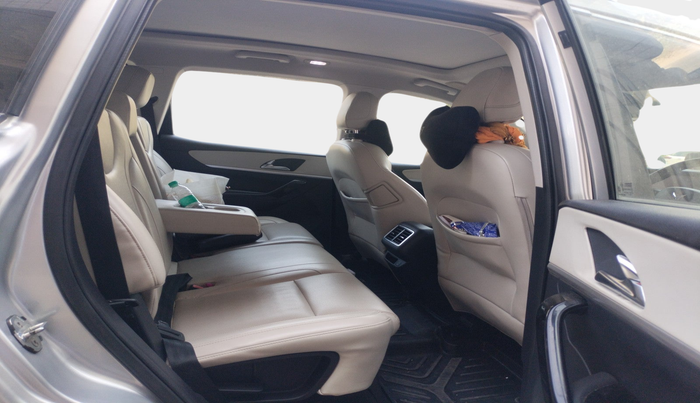 2021 Mahindra XUV700 AX 7 LUXURY P AT 7 STR, Petrol, Automatic, 93,305 km, interior