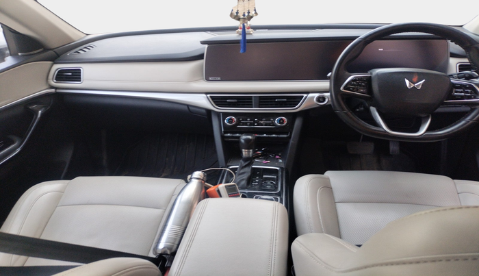 2021 Mahindra XUV700 AX 7 LUXURY P AT 7 STR, Petrol, Automatic, 93,305 km, interior