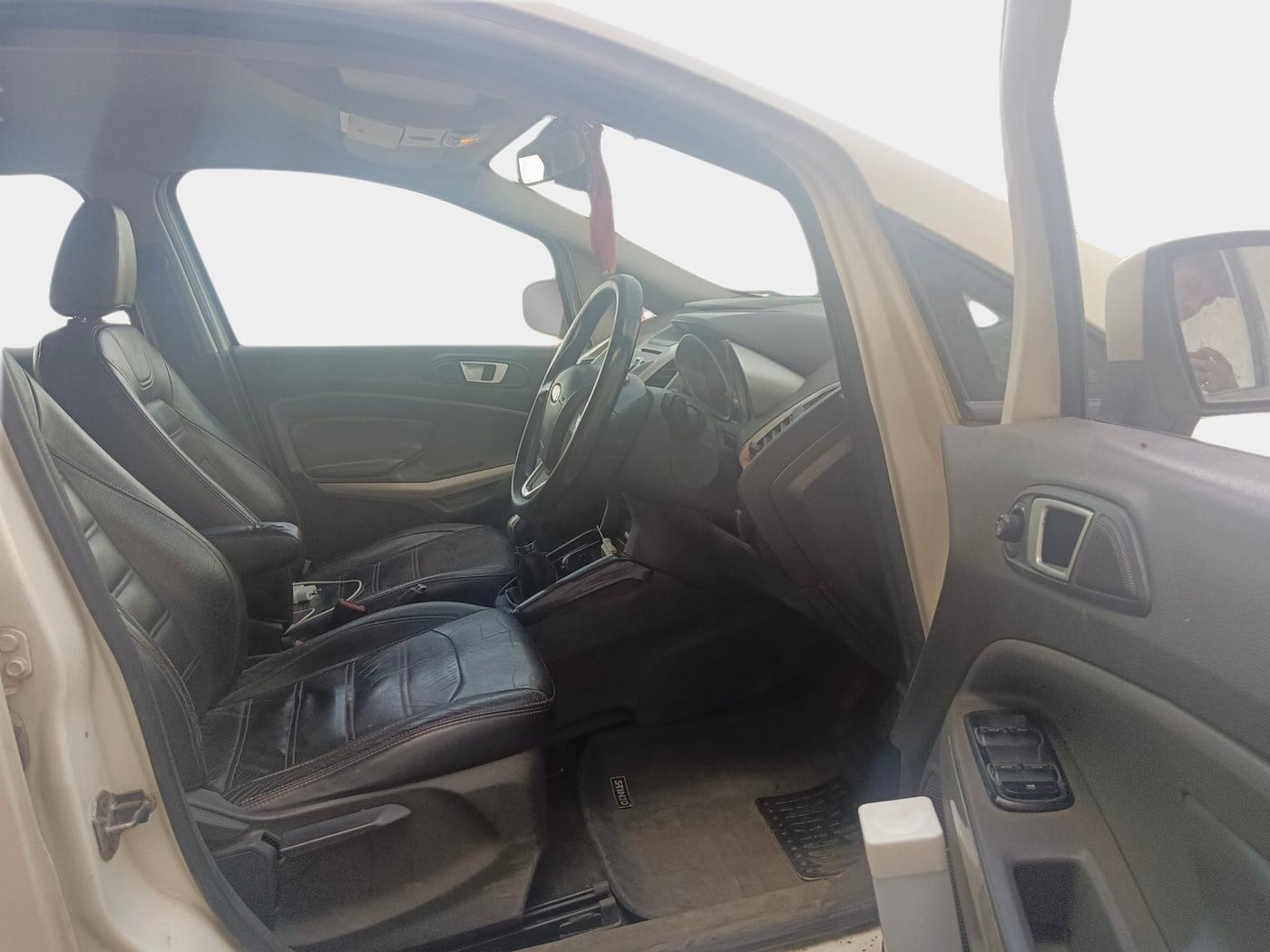 2013 Ford Ecosport TITANIUM 1.5L DIESEL, Diesel, Manual, 1,26,253 km, interior