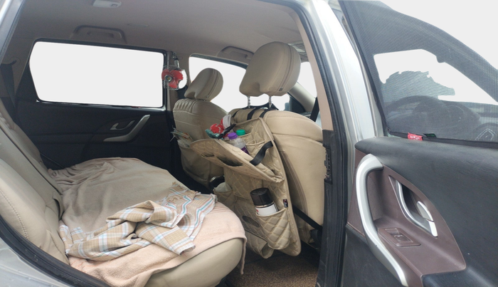 2014 Mahindra XUV500 W6, Diesel, Manual, 1,09,045 km, interior