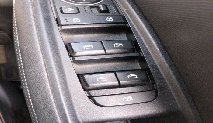 2023 KIA SONET HTX 1.0 IMT, Petrol, Manual, 25,929 km, interior