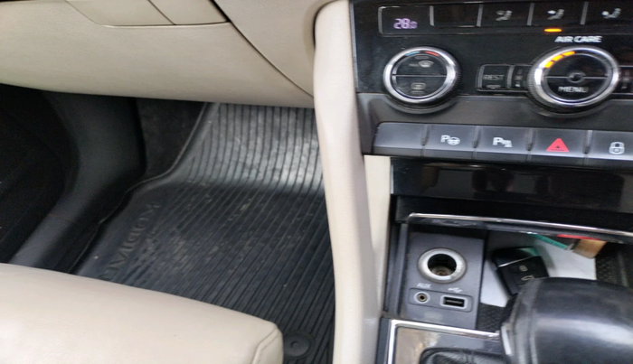 2017 Skoda Kodiaq STYLE 2.0 TDI 4X4 AT, Diesel, Automatic, 1,29,617 km, interior