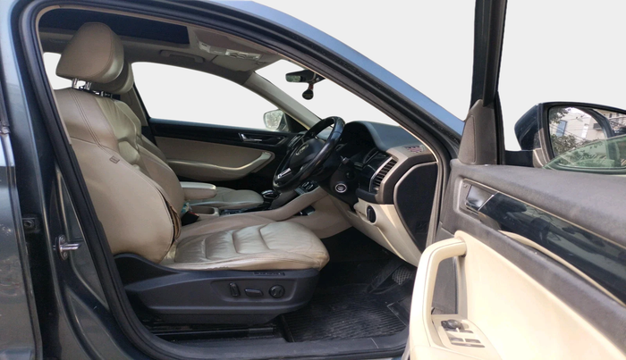 2017 Skoda Kodiaq STYLE 2.0 TDI 4X4 AT, Diesel, Automatic, 1,29,617 km, interior