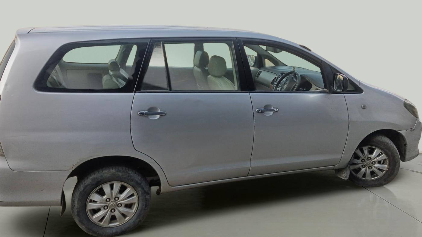 2011 Toyota Innova V 2.5 8 STR, Diesel, Manual, 4,23,264 km, exterior
