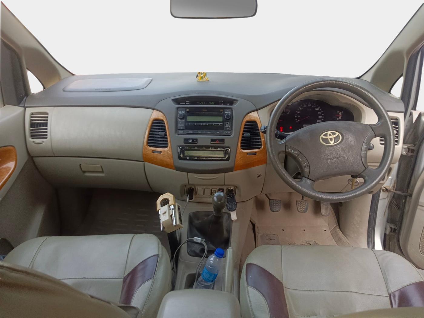 2011 Toyota Innova V 2.5 8 STR, Diesel, Manual, 4,23,264 km, interior