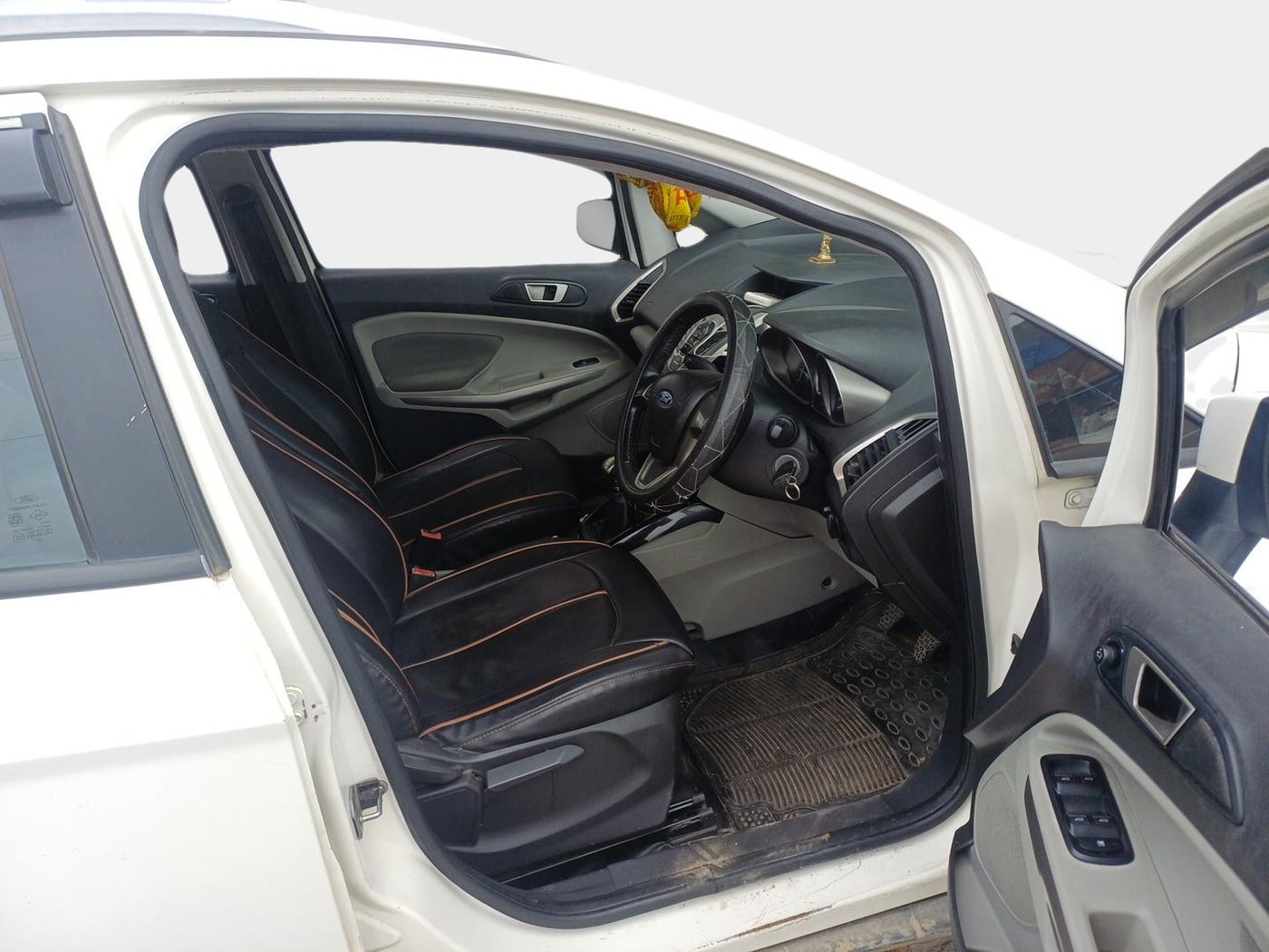 2014 Ford Ecosport TITANIUM 1.5L DIESEL, Diesel, Manual, 1,18,800 km, interior