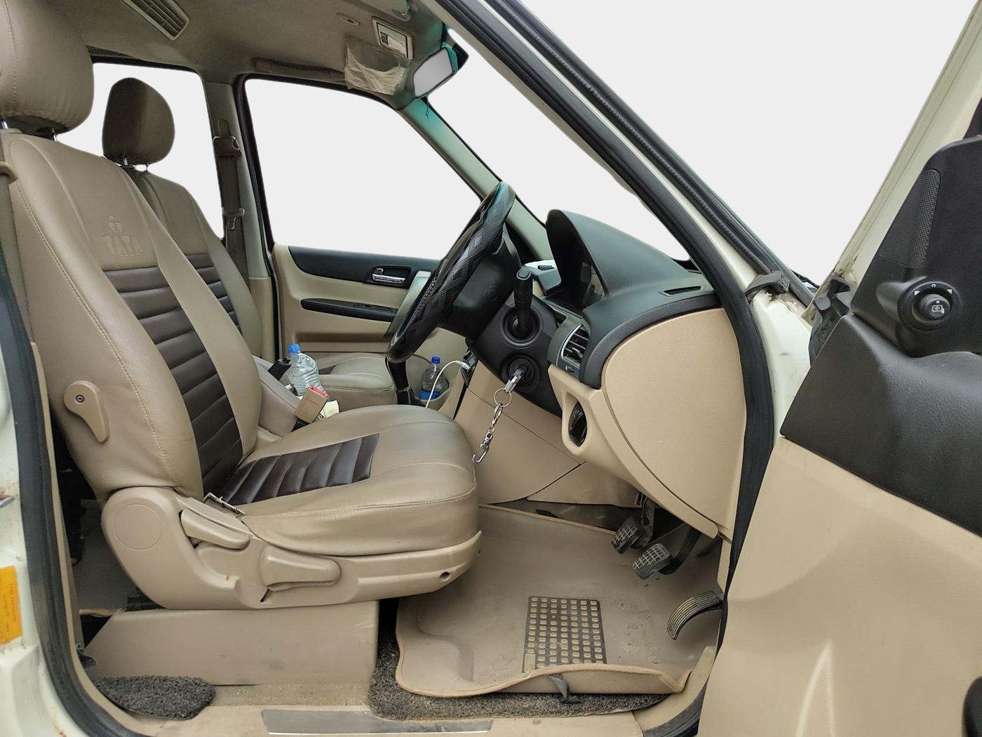 2013 Tata Safari Storme 2.2 EX 4X2, Diesel, Manual, 1,60,361 km, interior