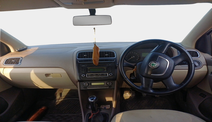 2013 Skoda Rapid ELEGANCE 1.6 TDI CR MT, Diesel, Manual, 1,04,923 km, interior