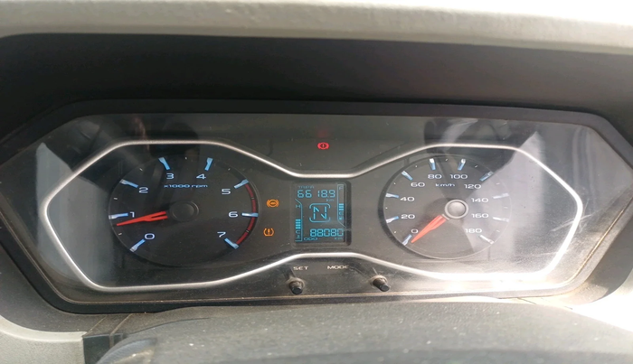 2016 Mahindra Scorpio S10, Diesel, Manual, 88,080 km, interior