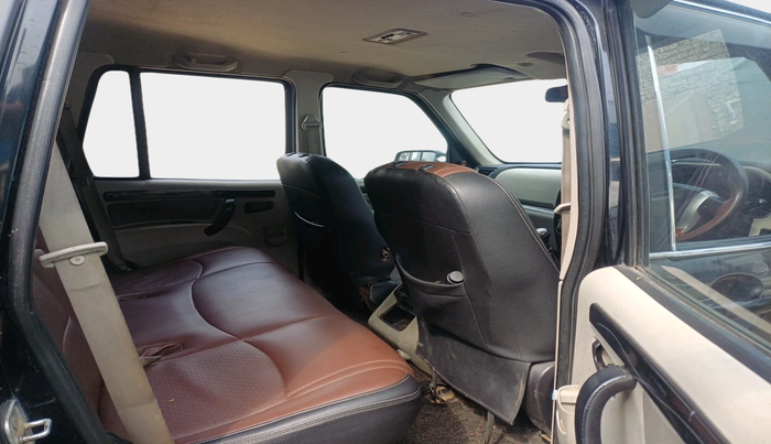 2016 Mahindra Scorpio S10, Diesel, Manual, 88,080 km, interior