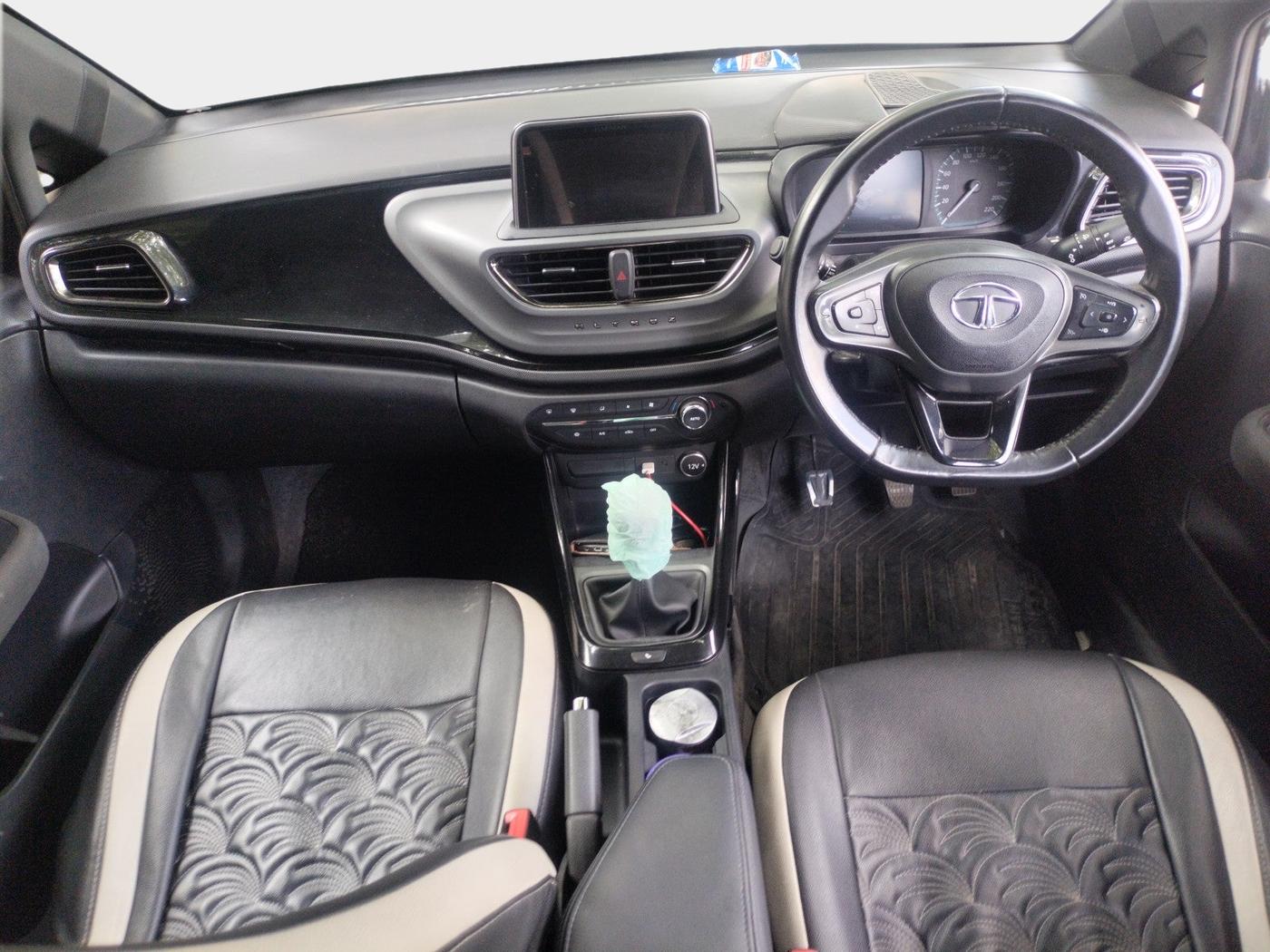 2023 Tata ALTROZ XZ PLUS PETROL DARK EDITION, Petrol, Manual, 30,266 km, interior