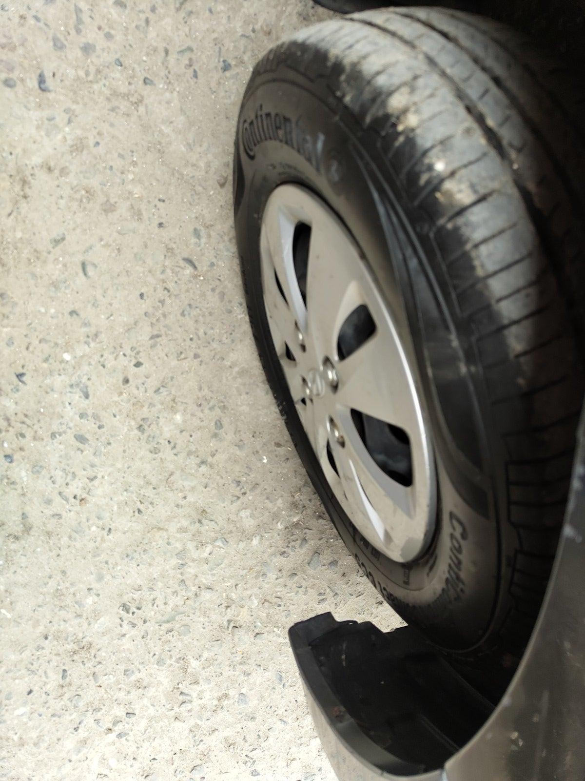 2010 Hyundai i10 SPORTZ 1.2 AT, Petrol, Automatic, 75,507 km, tyre