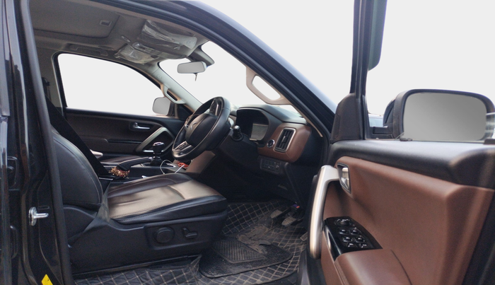 2022 Mahindra SCORPIO-N Z8 L DIESEL MT 2WD 6 STR, Diesel, Manual, 64,024 km, interior