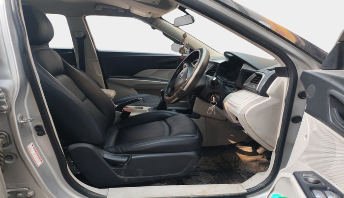 2019 Mahindra XUV300 W6 1.5 DIESEL, Diesel, Manual, 62,462 km, interior