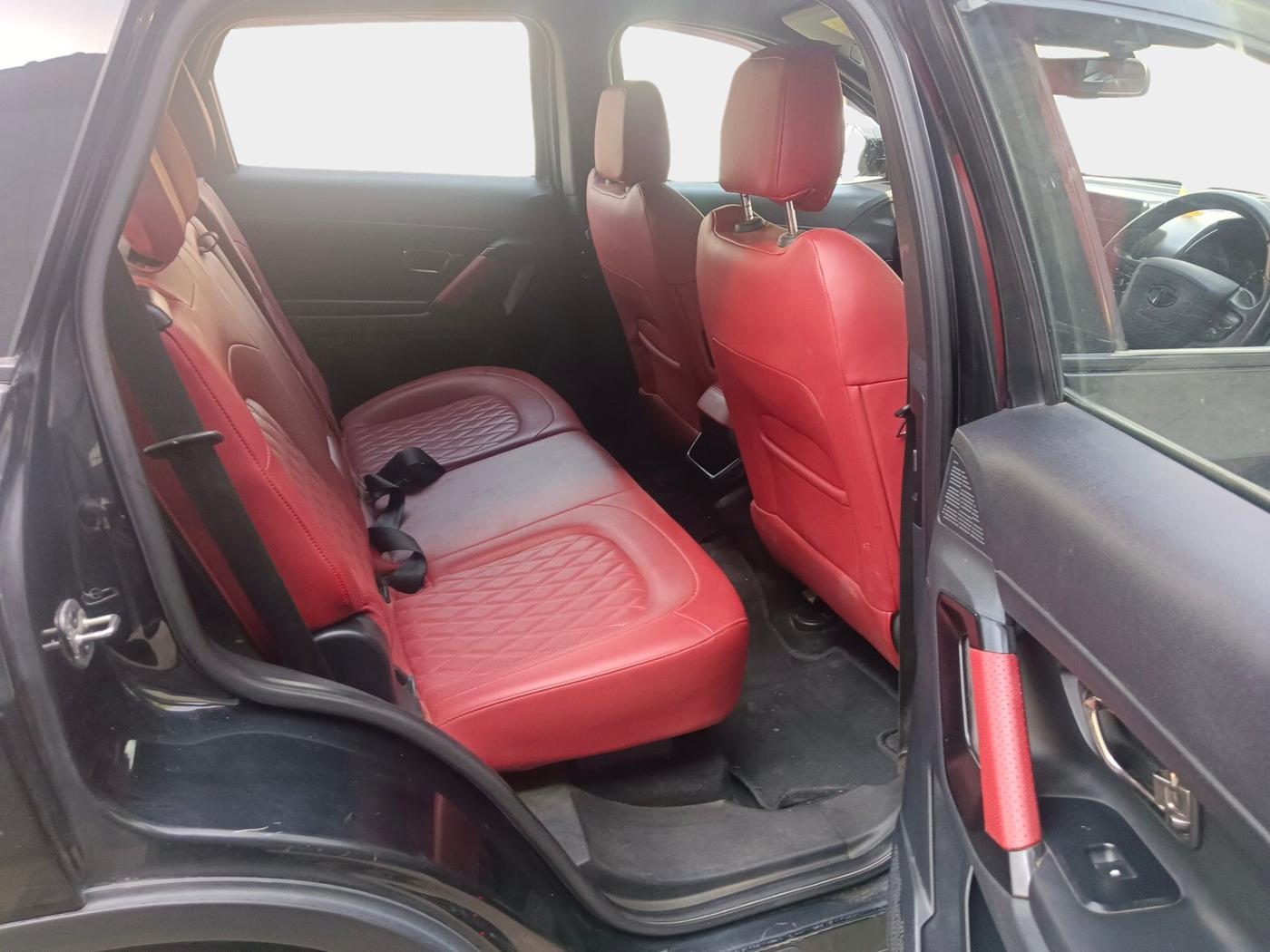 2023 Tata Safari XZA PLUS O RED DARK , Diesel, Automatic, 32,414 km, interior