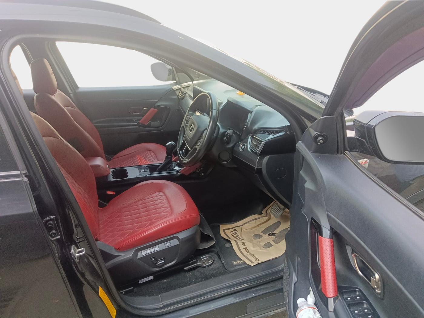 2023 Tata Safari XZA PLUS O RED DARK , Diesel, Automatic, 32,414 km, interior