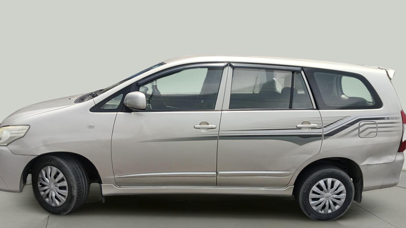 2015 Toyota Innova 2.5 GX 7 STR, Diesel, Manual, 1,39,829 km, exterior