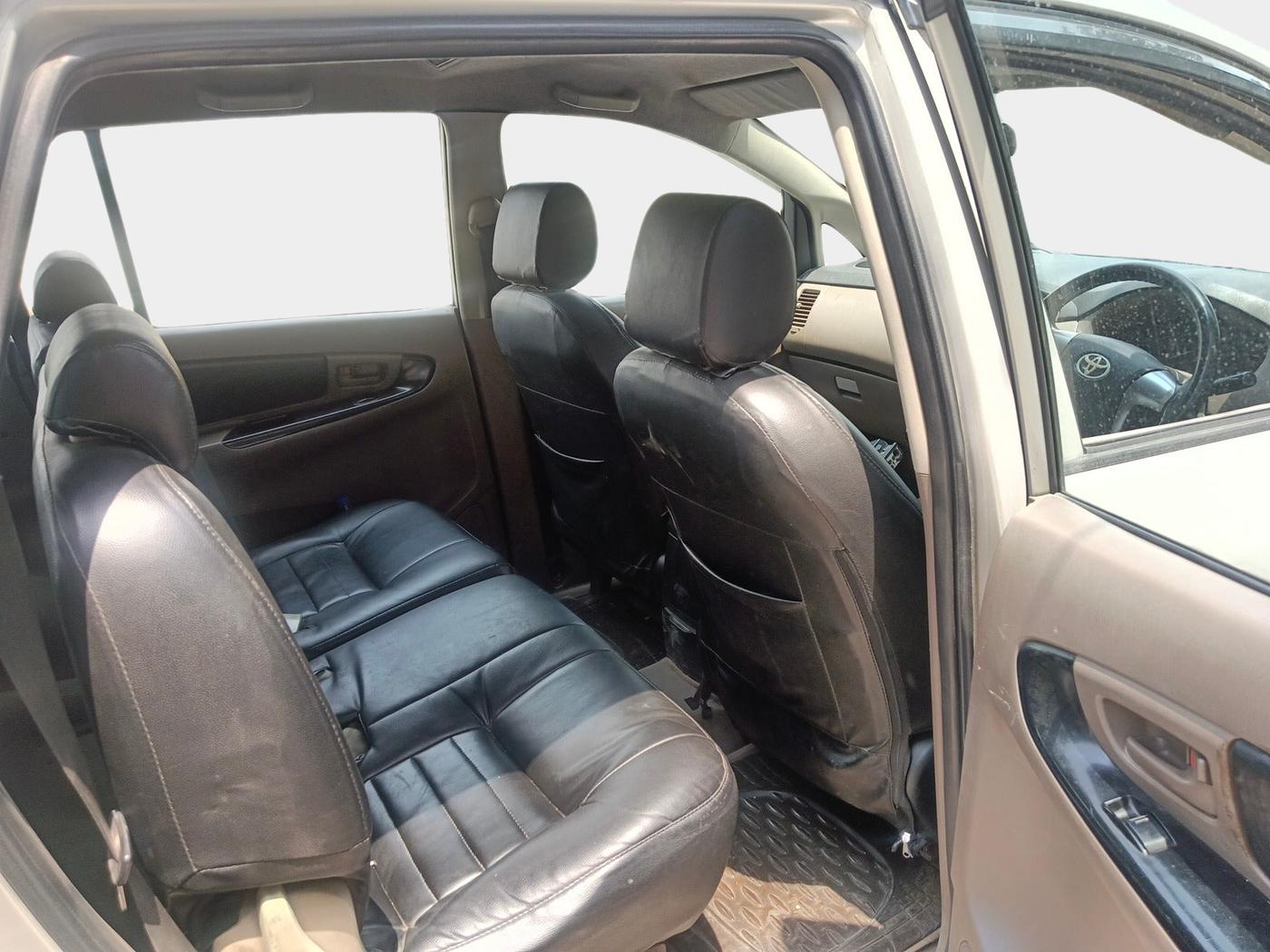 2015 Toyota Innova 2.5 GX 7 STR, Diesel, Manual, 1,39,829 km, interior
