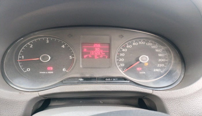 2013 Volkswagen Vento HIGHLINE DIESEL 1.6, Diesel, Manual, 1,37,207 km, interior