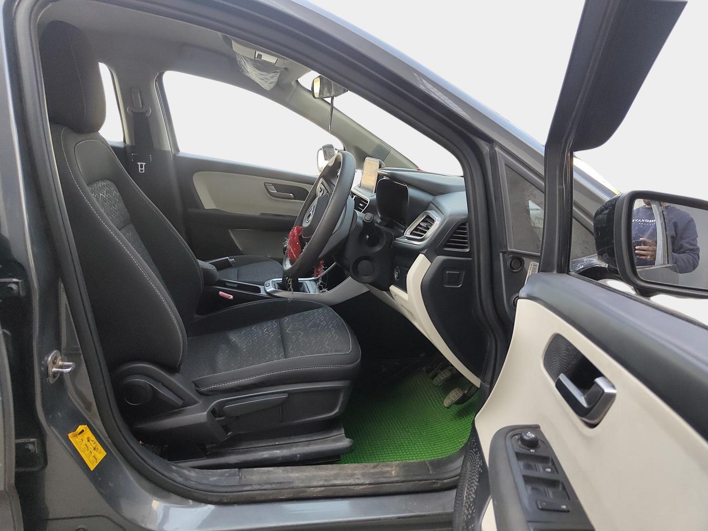 2022 Tata ALTROZ XZ PETROL, Petrol, Manual, 31,335 km, interior