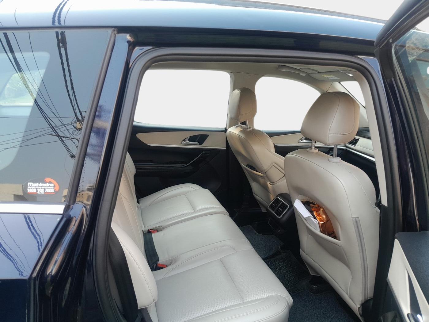 2023 Mahindra XUV700 AX 7 LUXURY D AT 7 STR, Diesel, Automatic, 22,834 km, interior