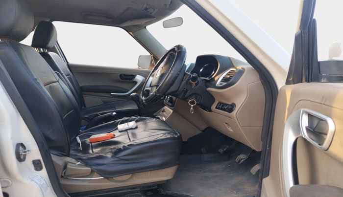 2016 Mahindra TUV300 T8, Diesel, Manual, 73,819 km, interior