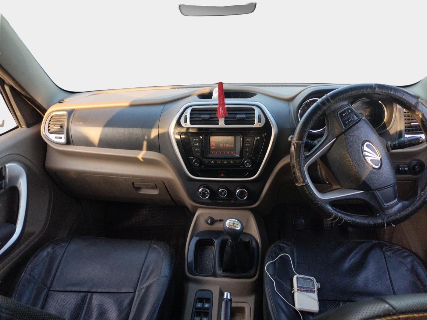 2016 Mahindra TUV300 T8, Diesel, Manual, 3,50,000 km, interior