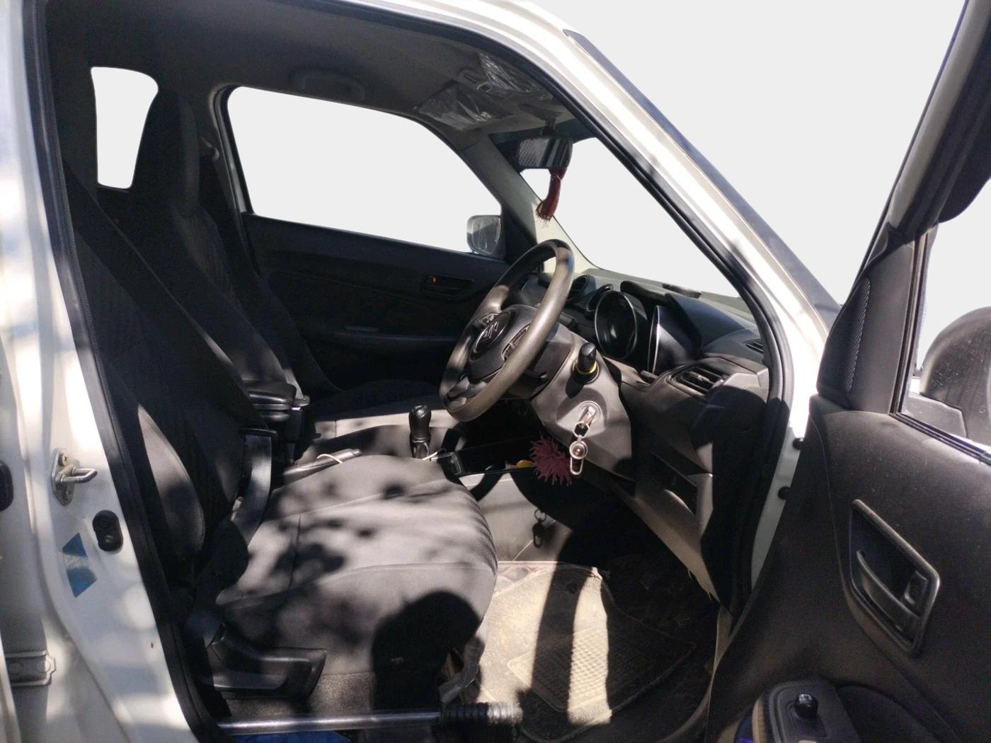 2022 Maruti Swift LXI, Petrol, Manual, 64,039 km, interior