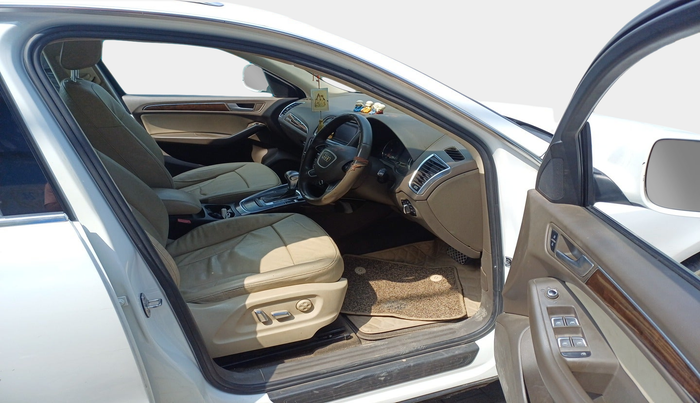 2013 Audi Q5 2.0 TDI QUATTRO, Diesel, Automatic, 1,13,619 km, interior