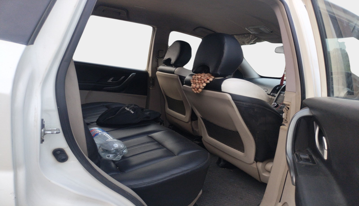 2016 Mahindra XUV500 W6, Diesel, Manual, 79,909 km, interior