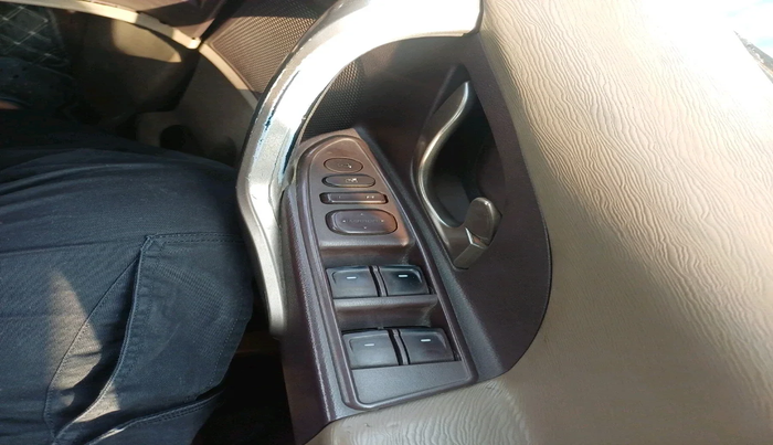 2012 Mahindra XUV500 W8 AWD, Diesel, Manual, 1,61,524 km, interior