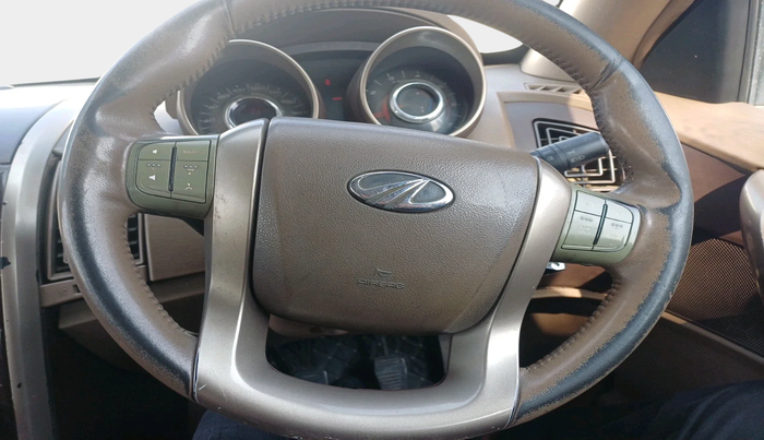 2012 Mahindra XUV500 W8 AWD, Diesel, Manual, 1,61,524 km, interior