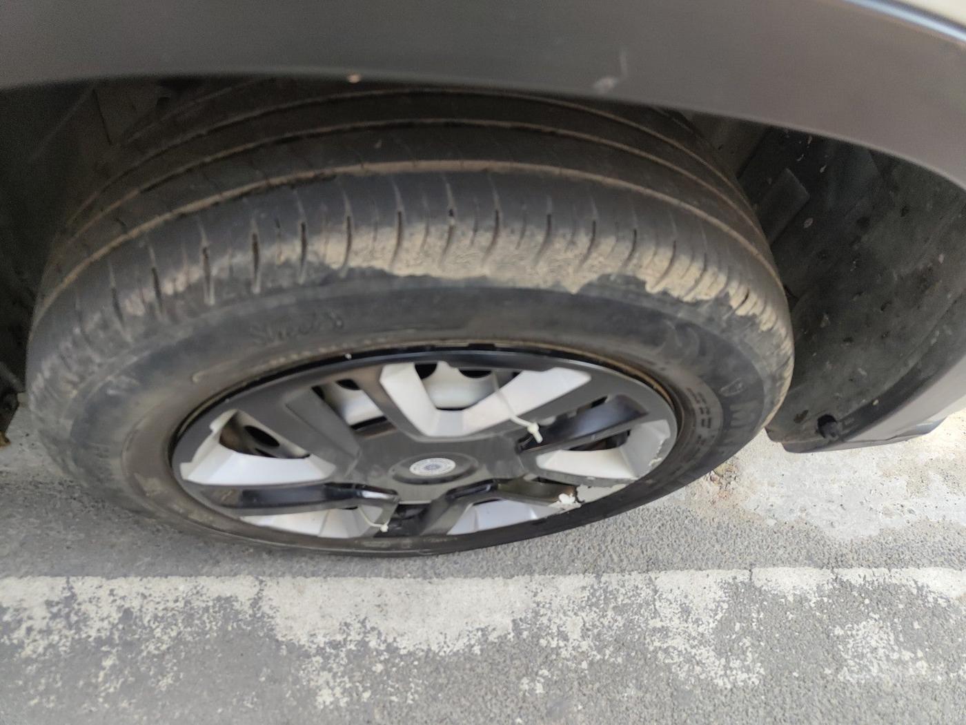 2021 Maruti Vitara Brezza LXI, Petrol, Manual, 37,132 km, tyre