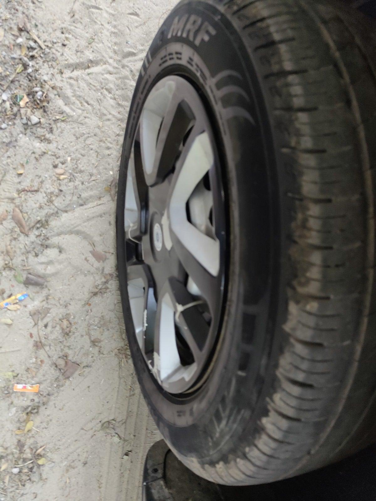2021 Maruti Vitara Brezza LXI, Petrol, Manual, 37,132 km, tyre
