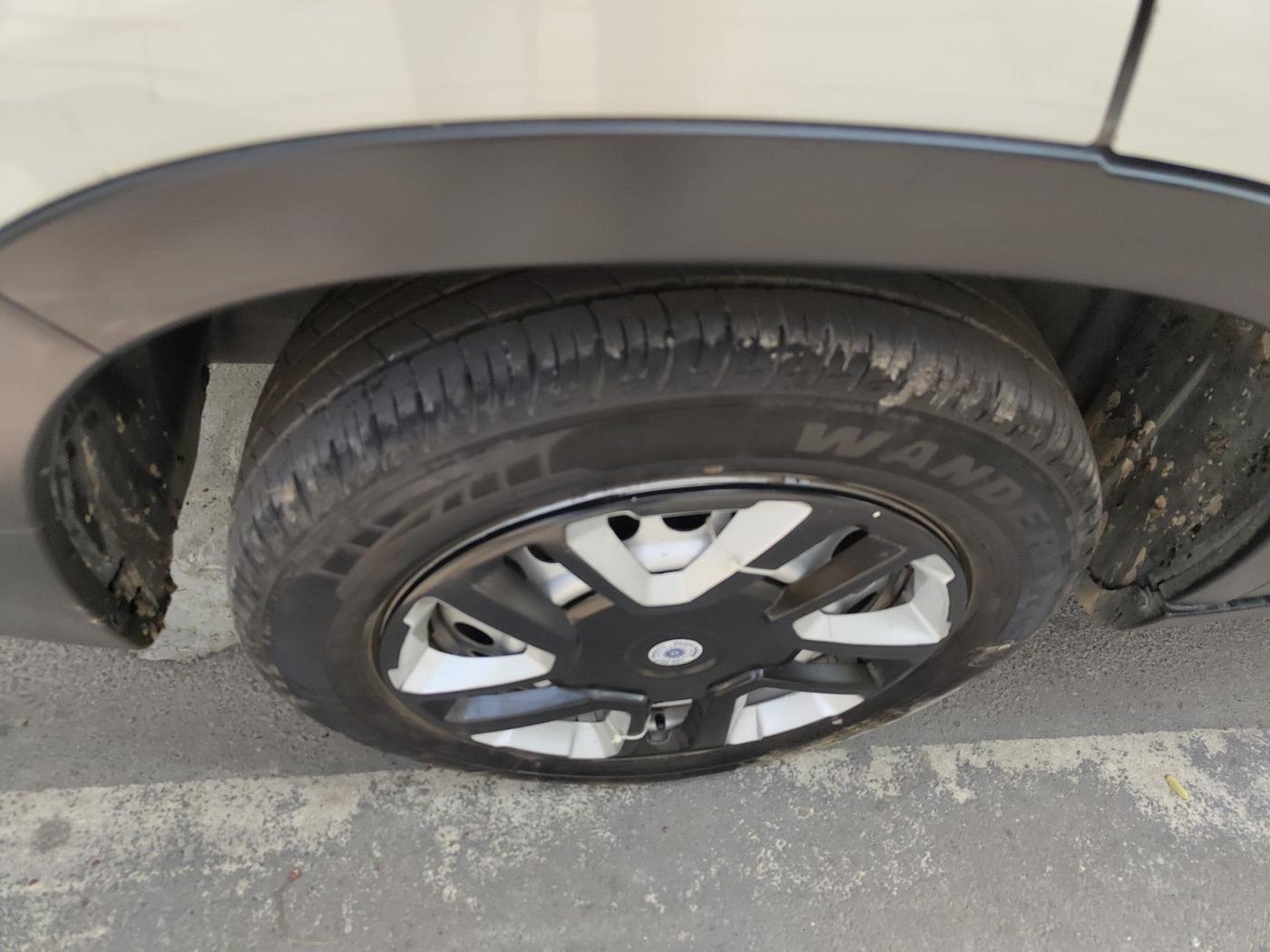 2021 Maruti Vitara Brezza LXI, Petrol, Manual, 37,132 km, tyre
