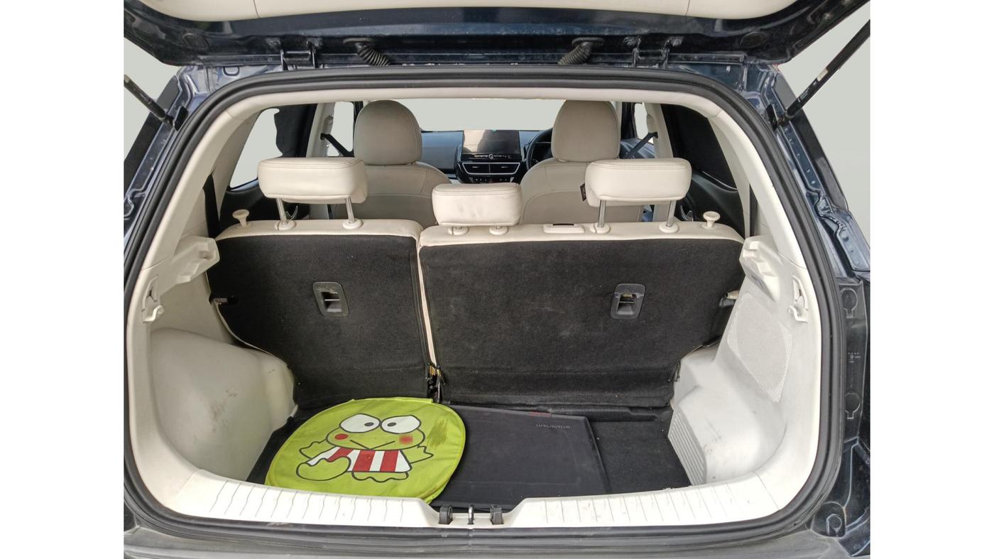 2024 Mahindra XUV 3XO AX7L 1.2 Petrol AT, Petrol, Automatic, 30,000 km, exterior