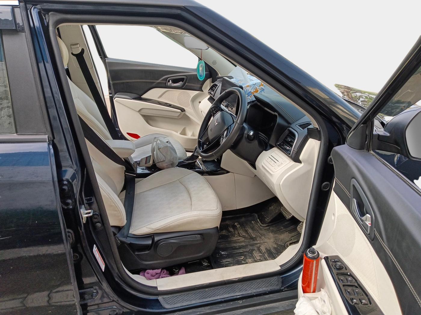 2024 Mahindra XUV 3XO AX7L 1.2 Petrol AT, Petrol, Automatic, 30,000 km, interior
