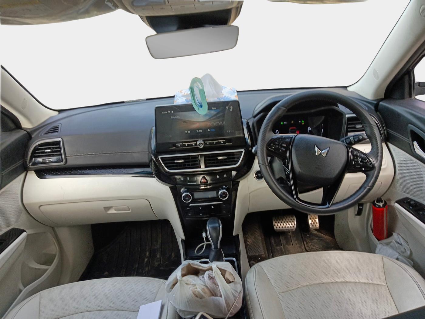 2024 Mahindra XUV 3XO AX7L 1.2 Petrol AT, Petrol, Automatic, 30,000 km, interior