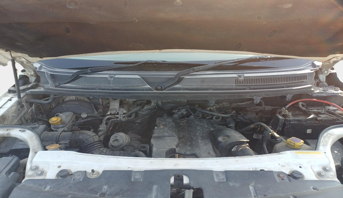 2016 Mahindra TUV300 T6 PLUS, Diesel, Manual, 1,69,285 km, exterior